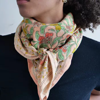 Foulard imprimé "Fleurs Indiennes" Bohemian Pink